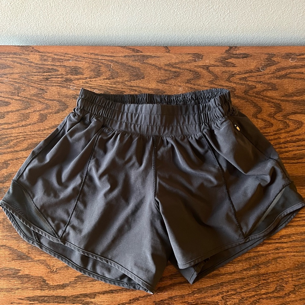 Lululemon black short size (S/4in long)